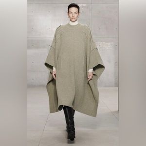 NEW ZARA 2022 WOOL PONCHO size M